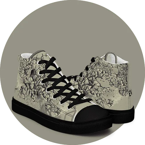Sneaker en toile Le Vaisseau - toile a la peinture ecaillee, plaques soulevees brun-rouille, lettrage everything you know is mostly wrong