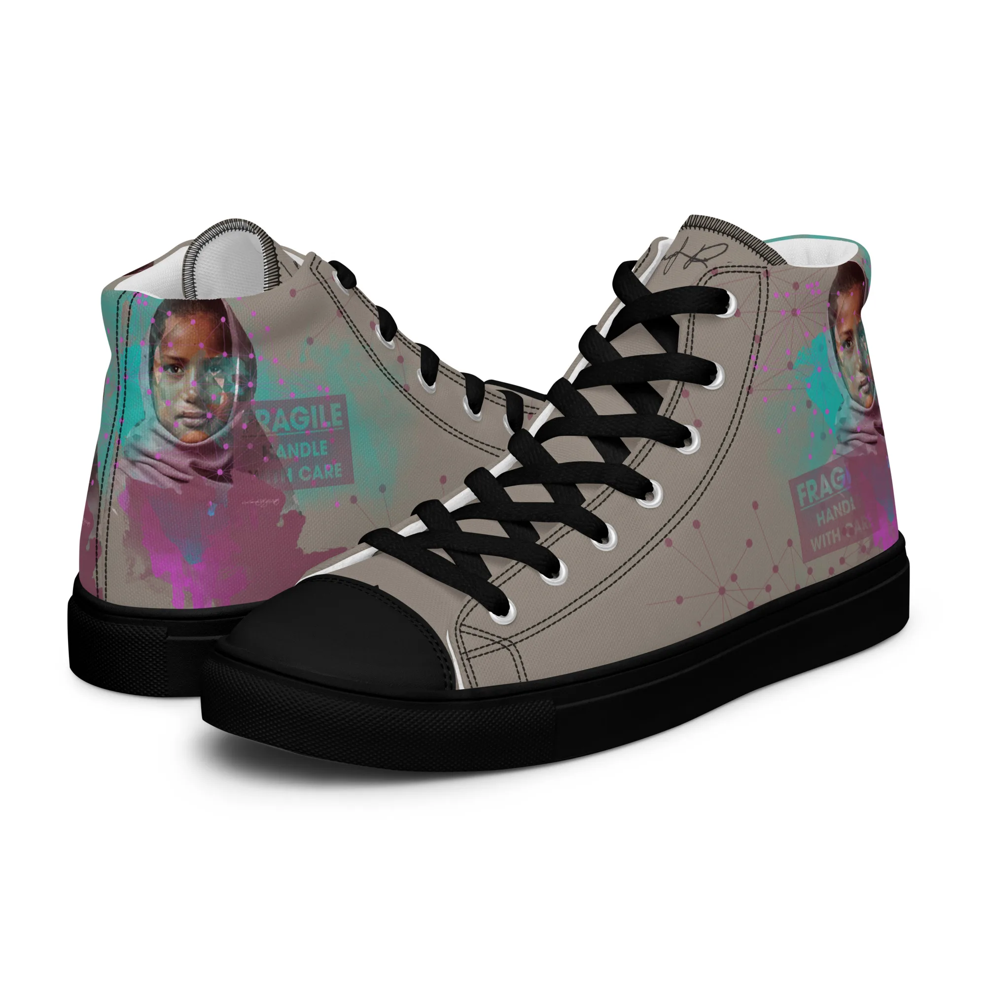 Calcutta, sneaker montante en toile personnalisée, semelle noire, pied gauche