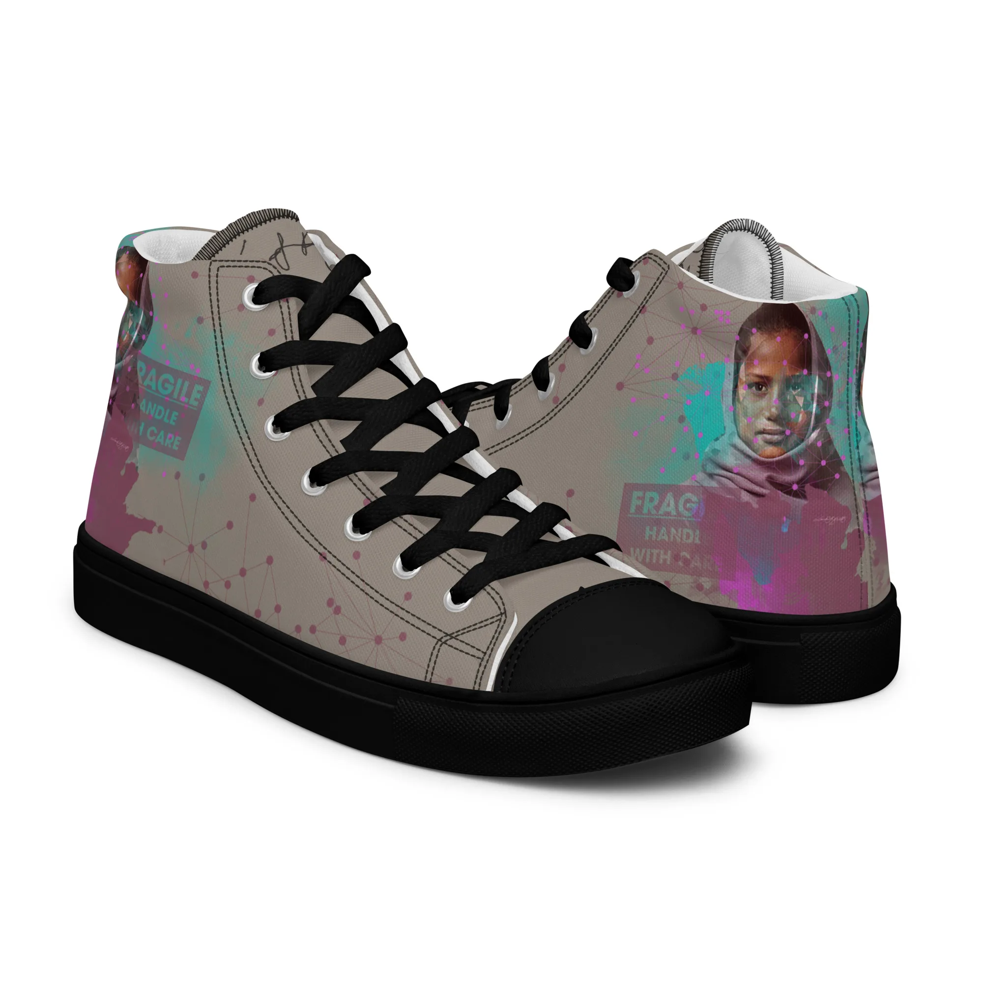 Calcutta, sneaker montante en toile personnalisée, semelle noire, pied droit